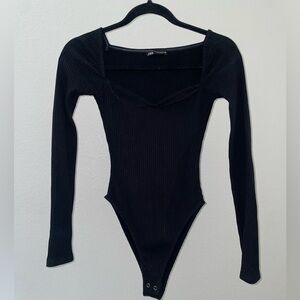 Women’s Zara sweetheart neckline ribbed long sleeve bodysuit